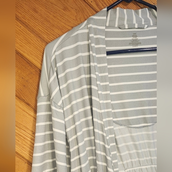 Mommy And Me Matching Gray and White Striped Nursing Robe And Baby Hat S/M - Picture 4 of 14